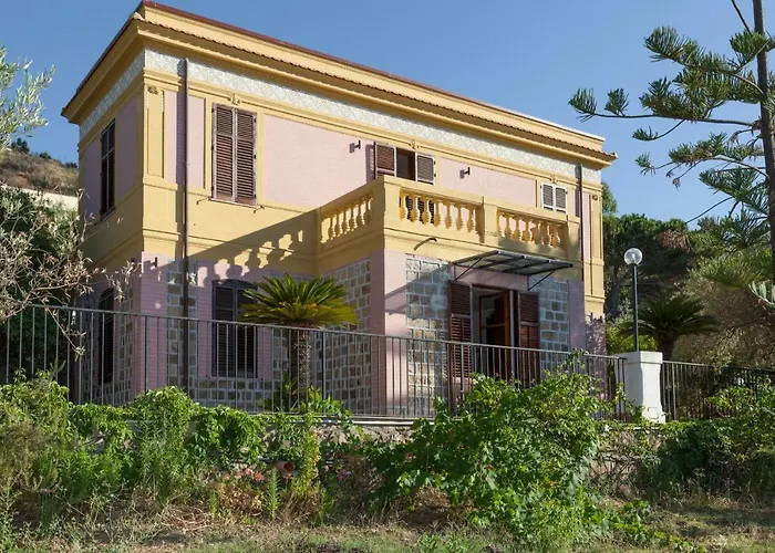 Santa Lucia Villa Cefalù