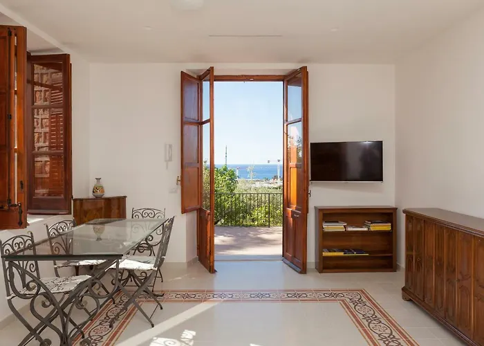 Santa Lucia * צ'פאלו